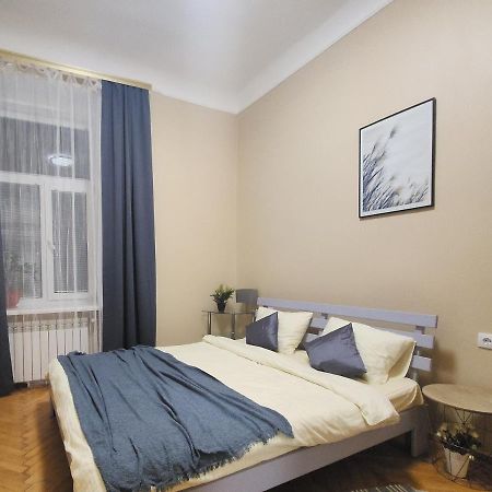В Центрі М.Чернівці 2 Кімнатна Затишна Квартира. מראה חיצוני תמונה