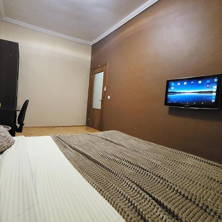 В Центрі М.Чернівці 2 Кімнатна Затишна Квартира. מראה חיצוני תמונה