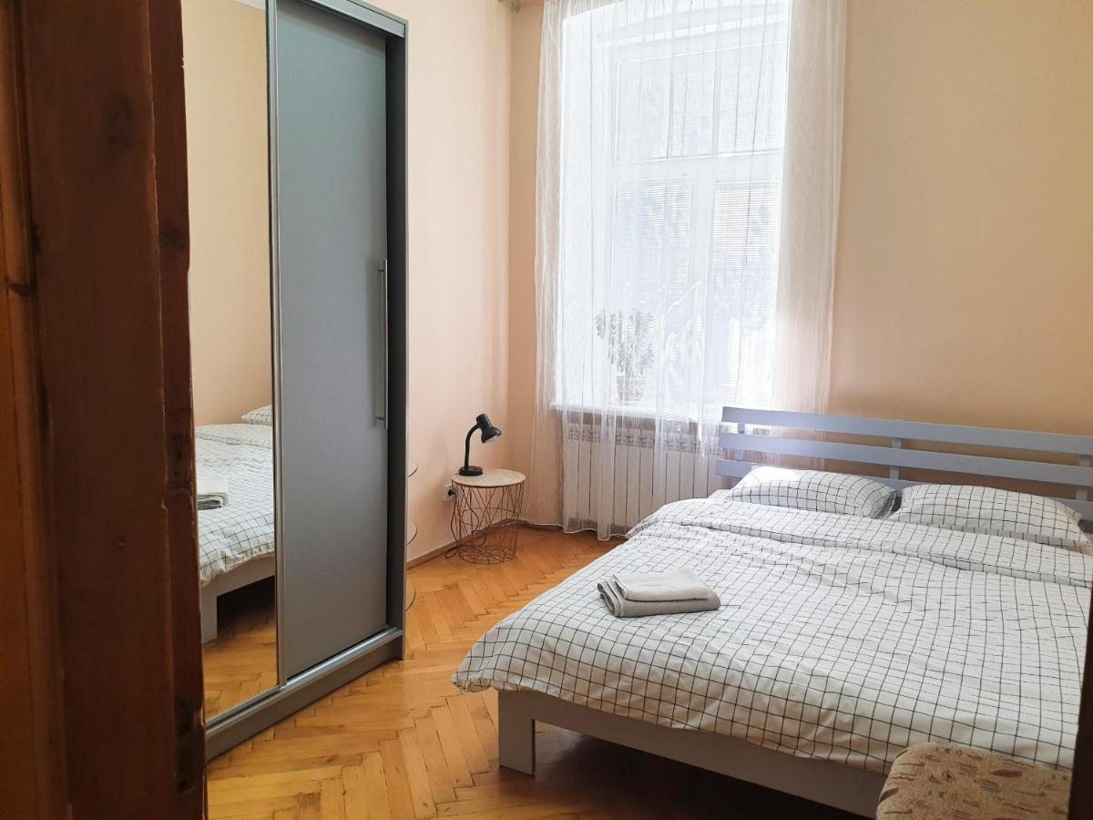 В Центрі М.Чернівці 2 Кімнатна Затишна Квартира. חדר תמונה