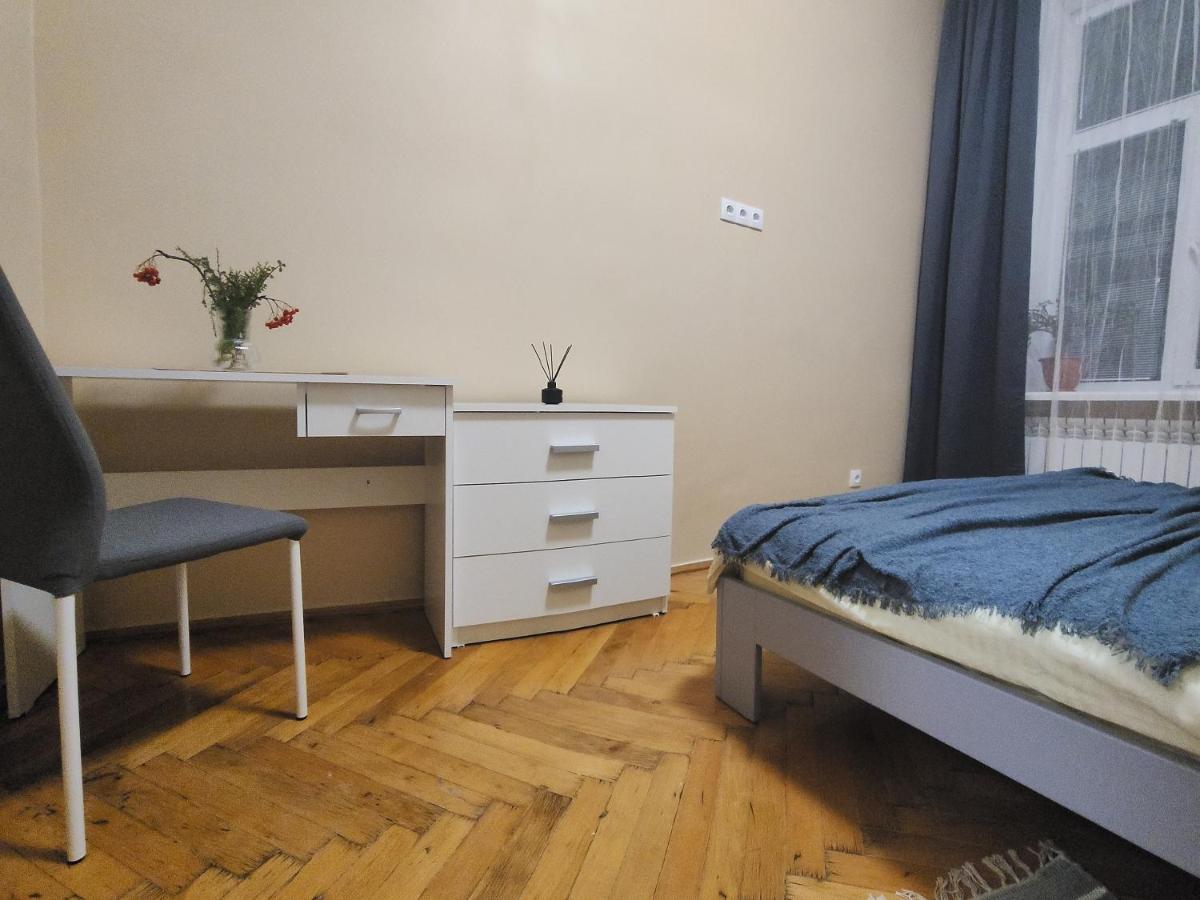 В Центрі М.Чернівці 2 Кімнатна Затишна Квартира. מראה חיצוני תמונה