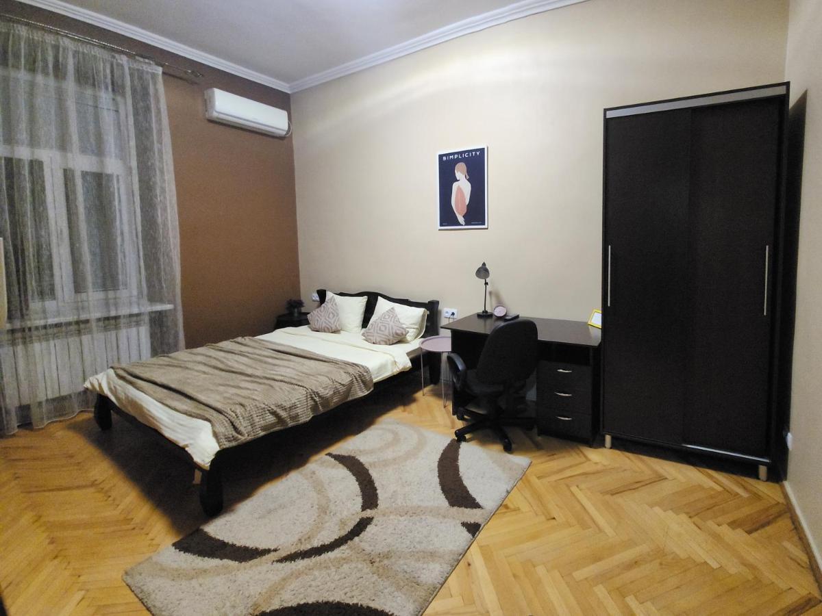 В Центрі М.Чернівці 2 Кімнатна Затишна Квартира. מראה חיצוני תמונה